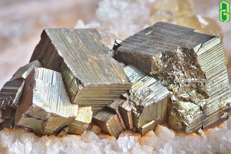 Vàng Găm (đá pyrite) Là Gì? 
