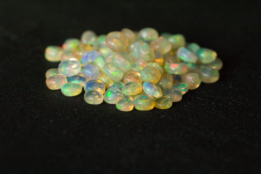 Cách sử dụng đá Opal trong phong thủy